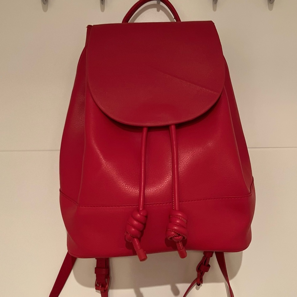 Knotted flap backpack - Picture 6 of 9